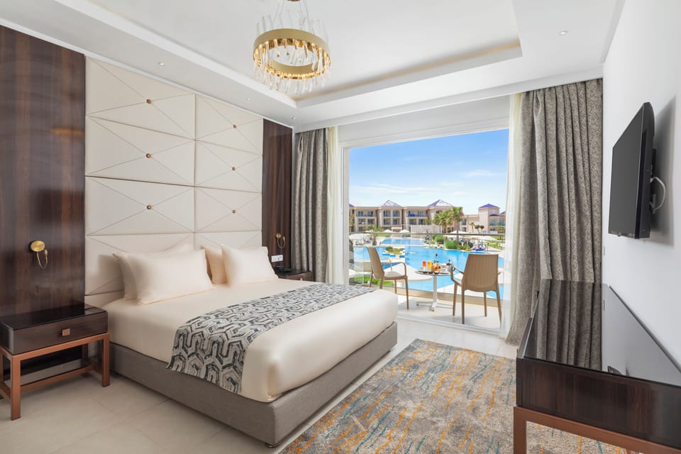 In-room safe, free WiFi, bed sheets