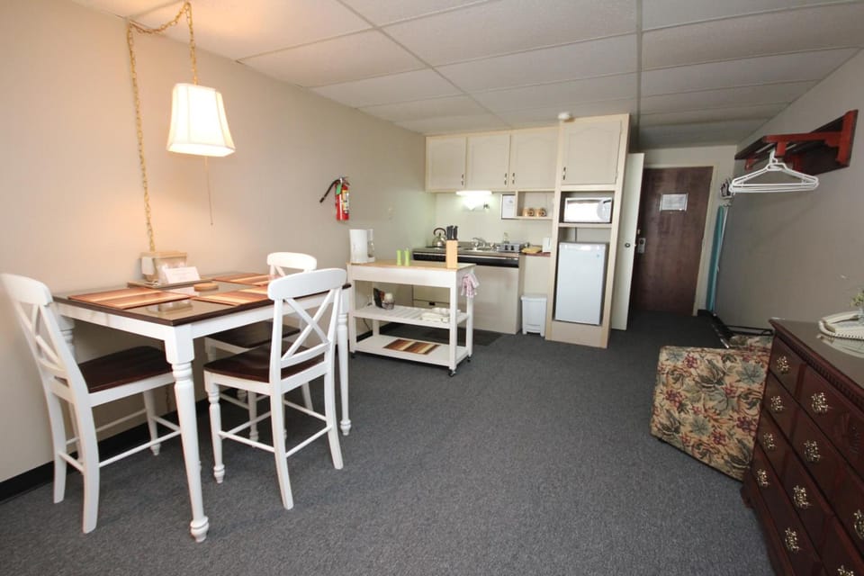 Fridge, microwave, coffee/tea maker, electric kettle