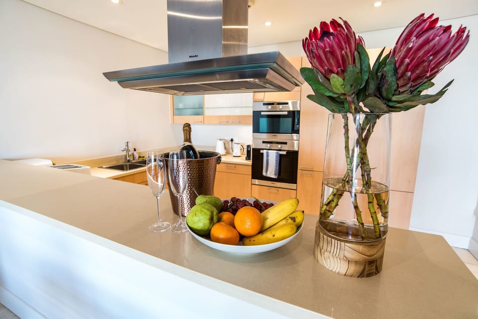 Classic Apartment | Private kitchen | Full-size fridge, microwave, oven, stovetop