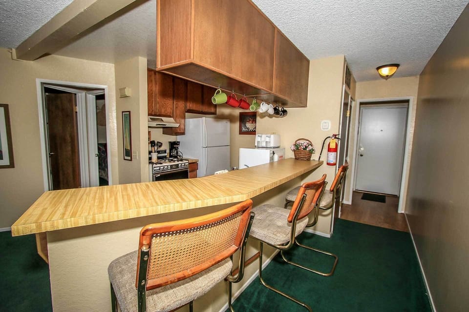 Condo, 2 Queen Beds, Hot Tub, Partial Sea View (1417) | Private kitchen