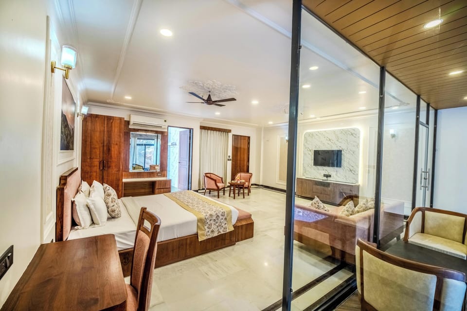 Signature Double Room | Individually furnished, desk, laptop workspace, soundproofing