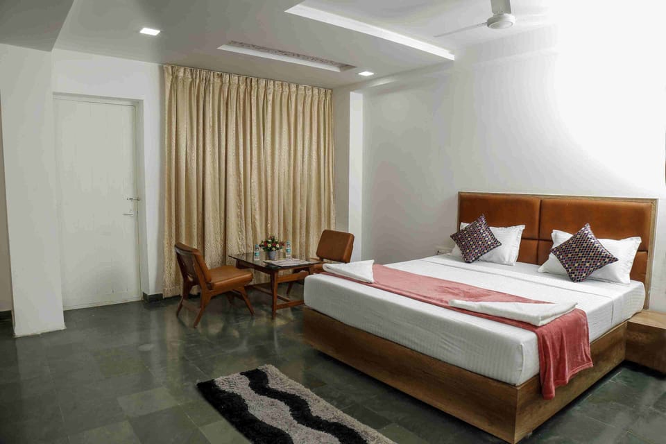 Laptop workspace, rollaway beds, free WiFi