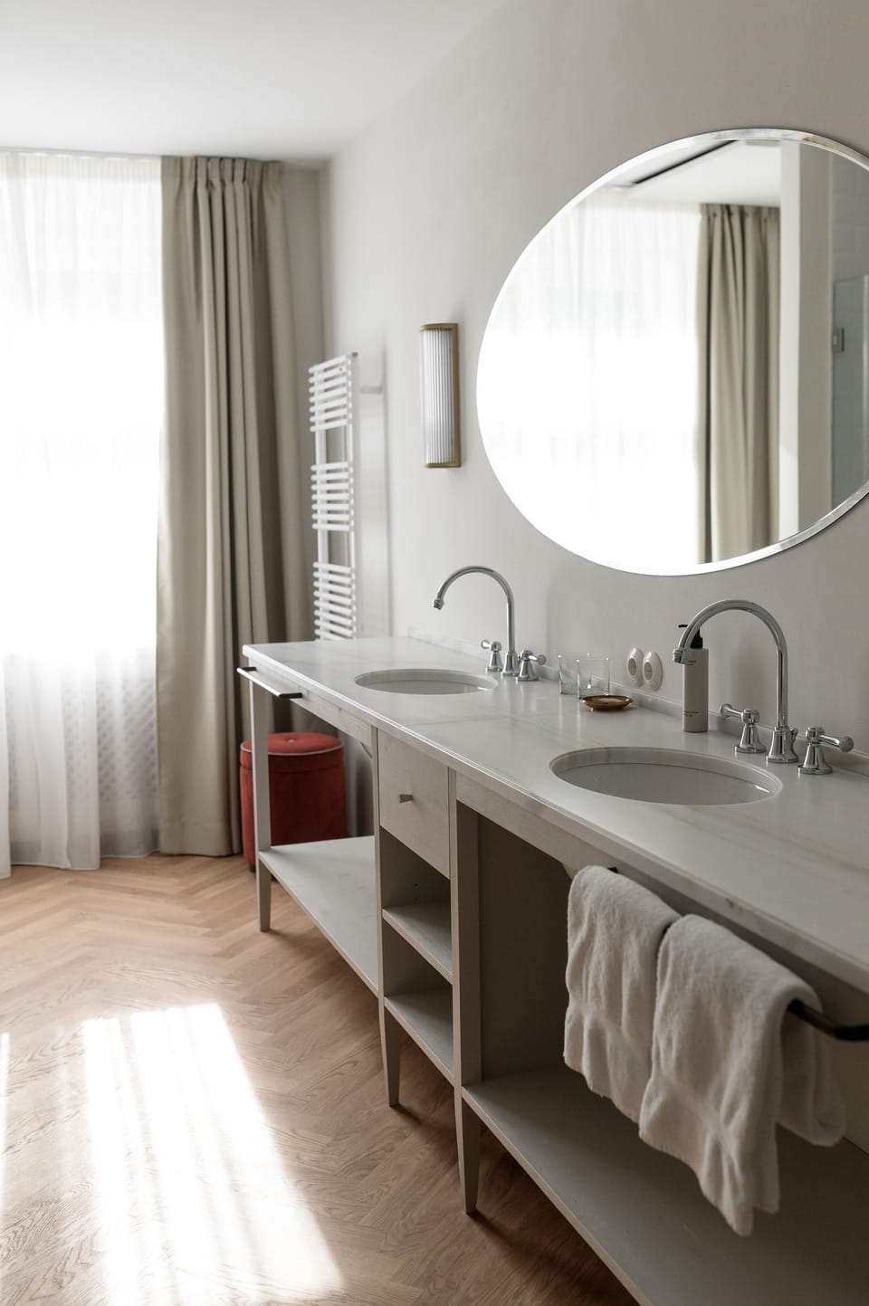 Luxury Studio Suite | Bathroom | Free toiletries, hair dryer, bathrobes, towels
