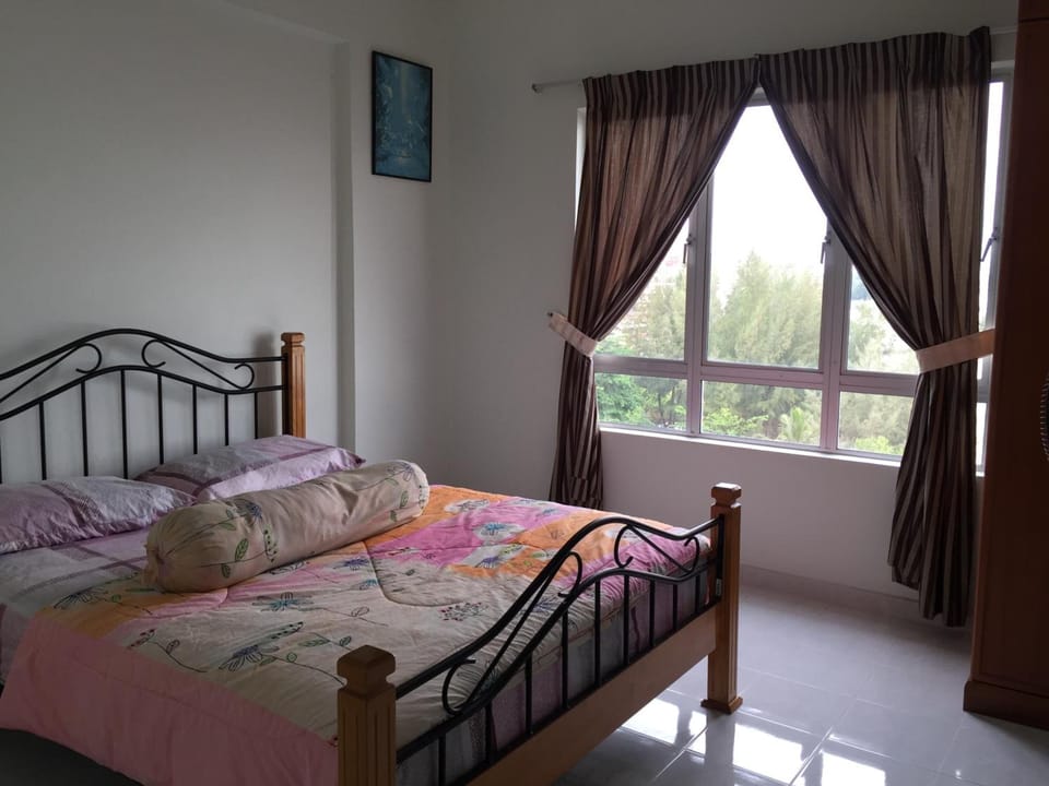 Premium bedding, desk, iron/ironing board, rollaway beds
