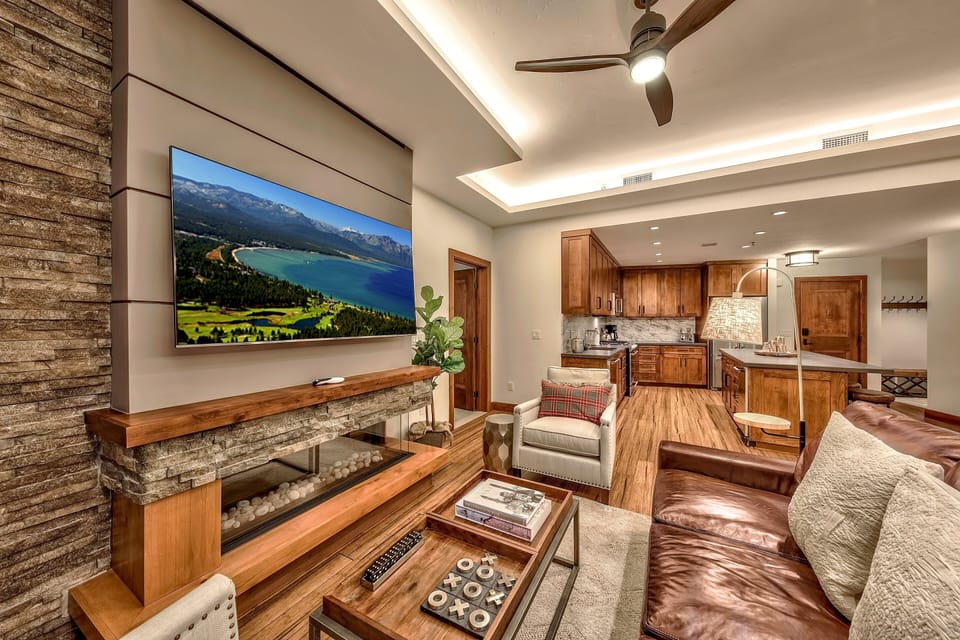 Condo, 3 Bedrooms | Living room