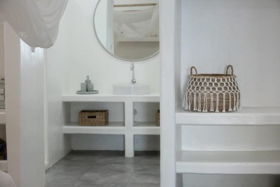Palmside Stays | In-room safe, soundproofing, iron/ironing board (on request)