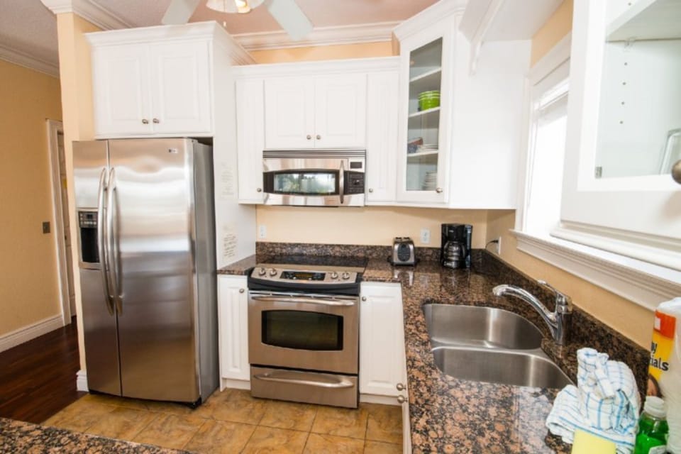 House, 3 Bedrooms | Private kitchen