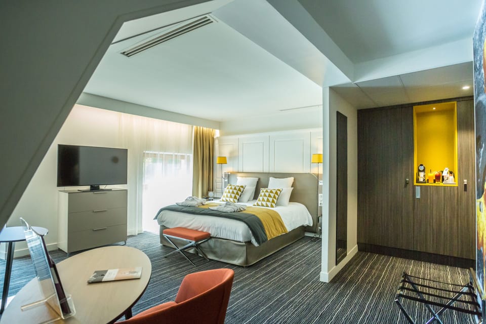 Privilege, Junior Double Room, 1 Double Bed with Sofa bed | Premium bedding, minibar, in-room safe, desk