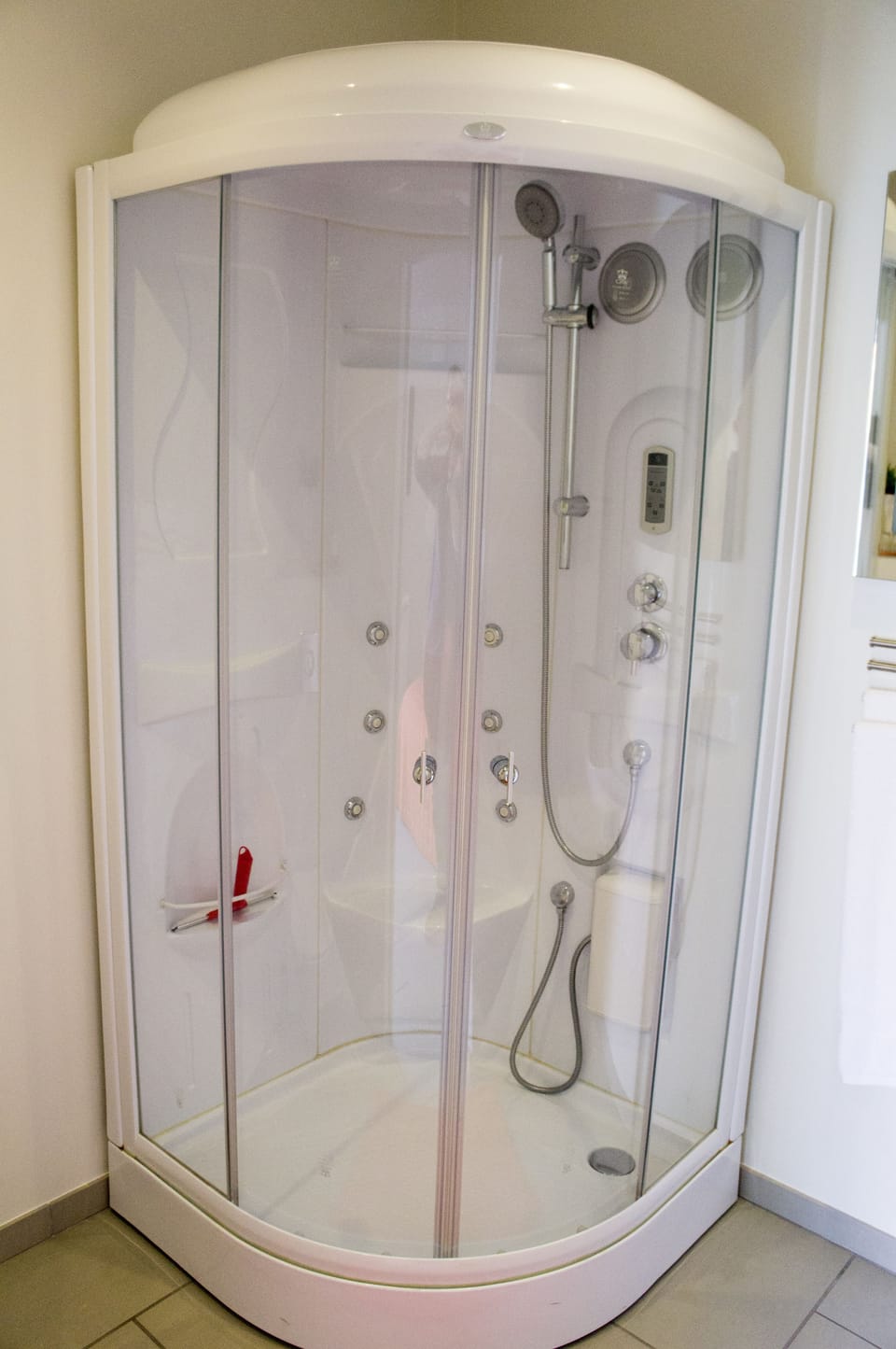 Classic Double or Twin Room | Bathroom | Hair dryer, towels