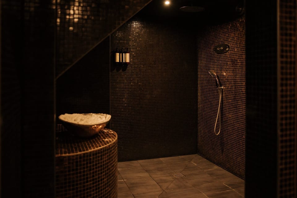 Bathroom shower