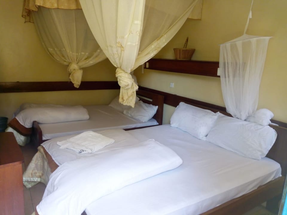 Double Room | Premium bedding, memory foam beds, desk, WiFi (free)