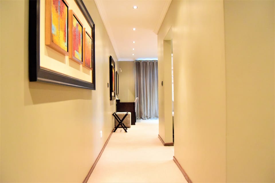 Standard Room Lake View | Living area | Plasma TV