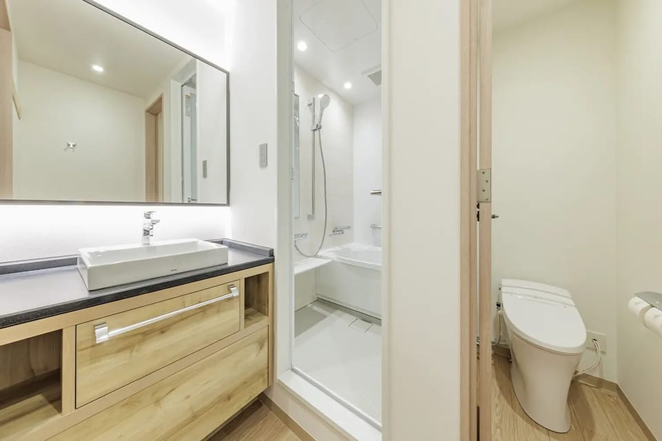 Superior Triple Room, Non Smoking (with private bathroom) | Bathroom | Free toiletries, hair dryer, slippers, towels