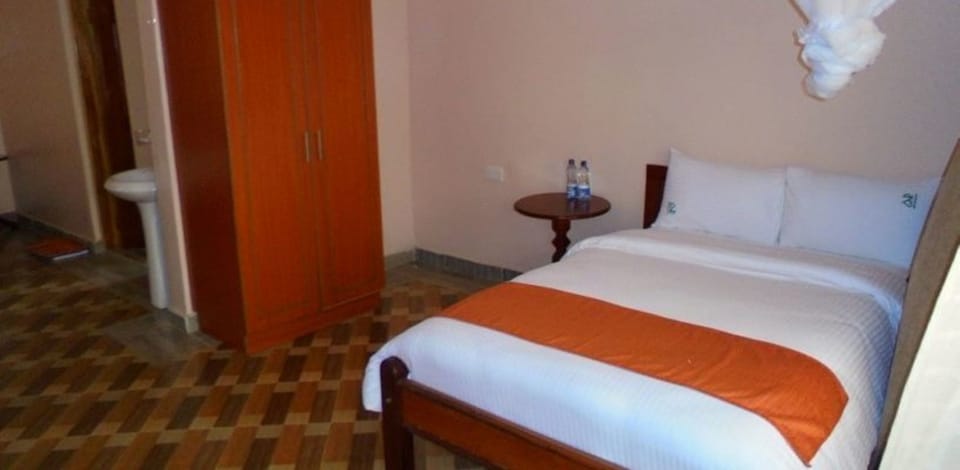 Standard Room | Desk, bed sheets