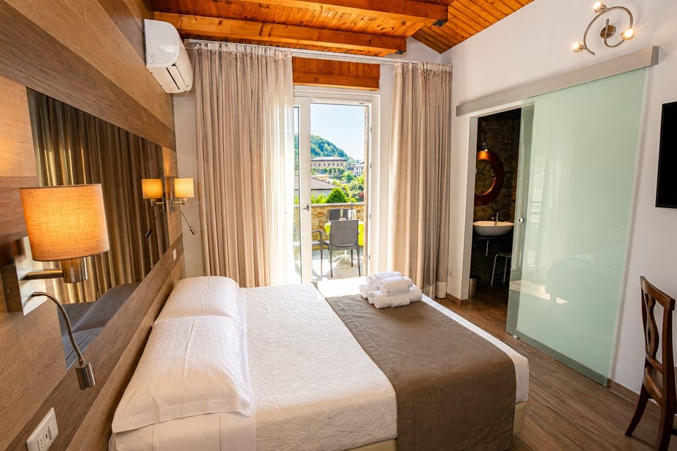 Superior Double or Twin Room | Desk, laptop workspace, WiFi (free), bed sheets