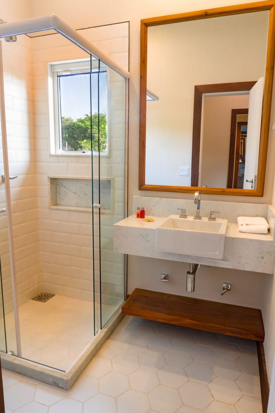 Studio Suite | Bathroom | Shower, towels