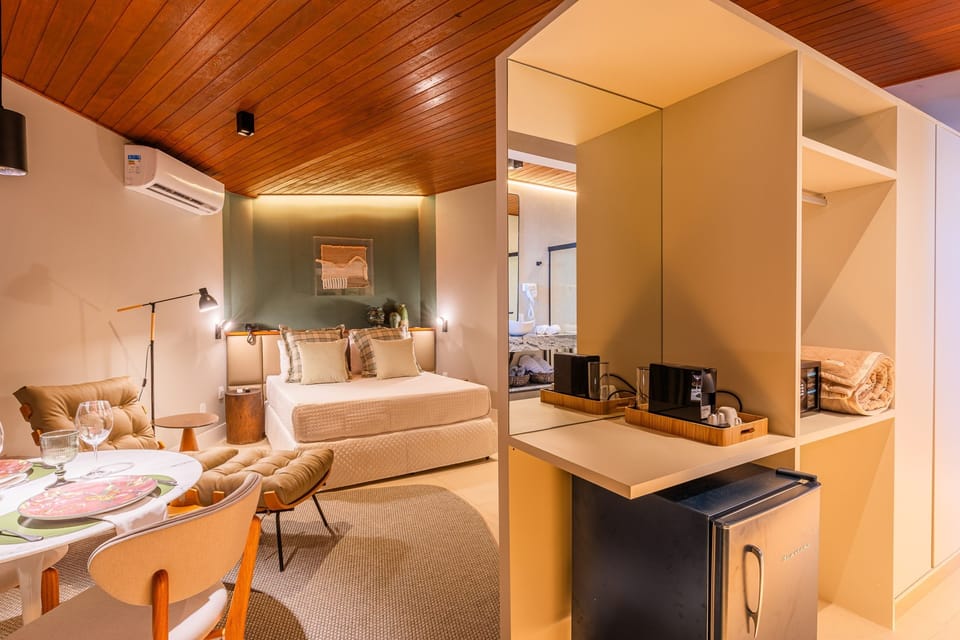 Design Studio Suite | Pillowtop beds, in-room safe, free WiFi, bed sheets