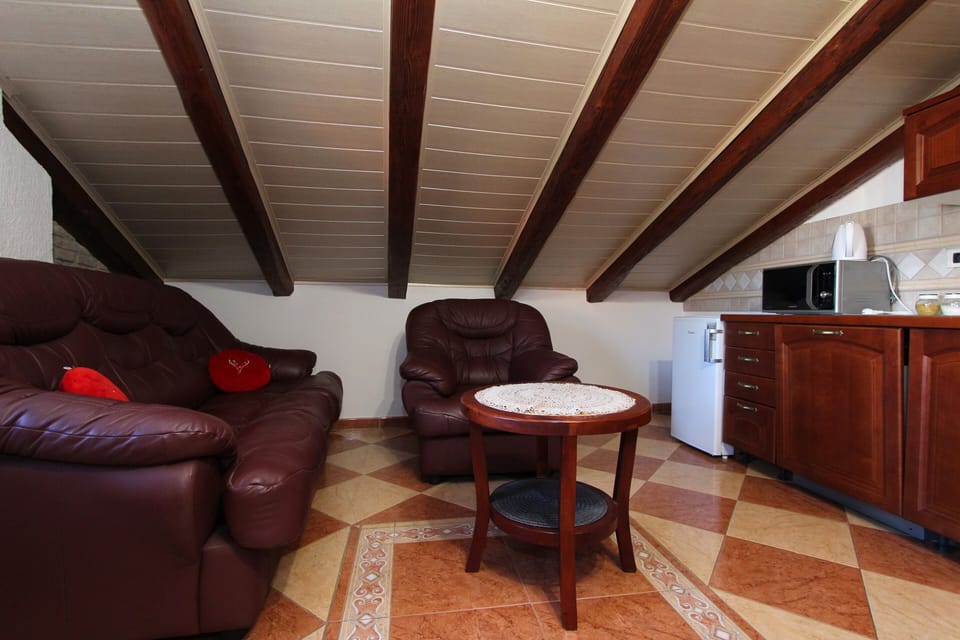 Studio | Living area | Flat-screen TV, fireplace