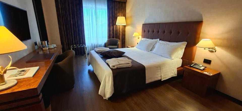 Premium bedding, pillowtop beds, minibar, in-room safe