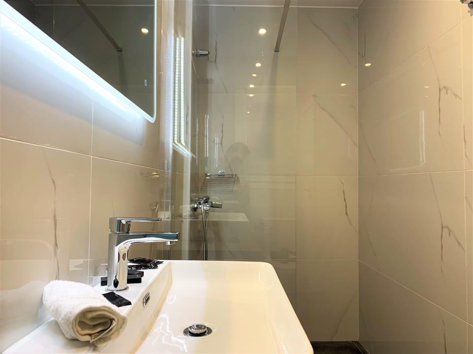Ground Floor Apartment (One Space) | Bathroom | Shower, free toiletries, hair dryer, towels