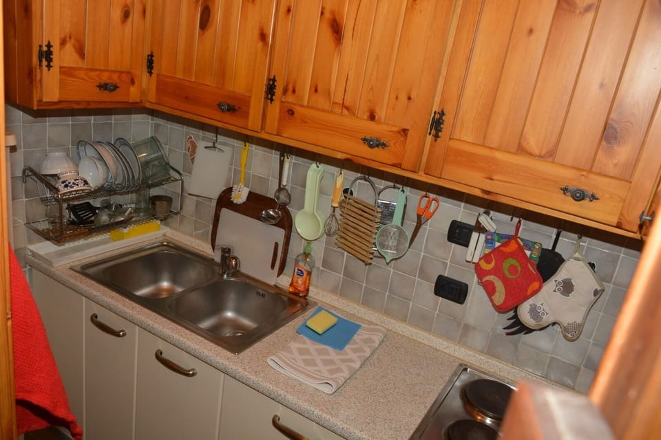 Stovetop, cookware/dishes/utensils