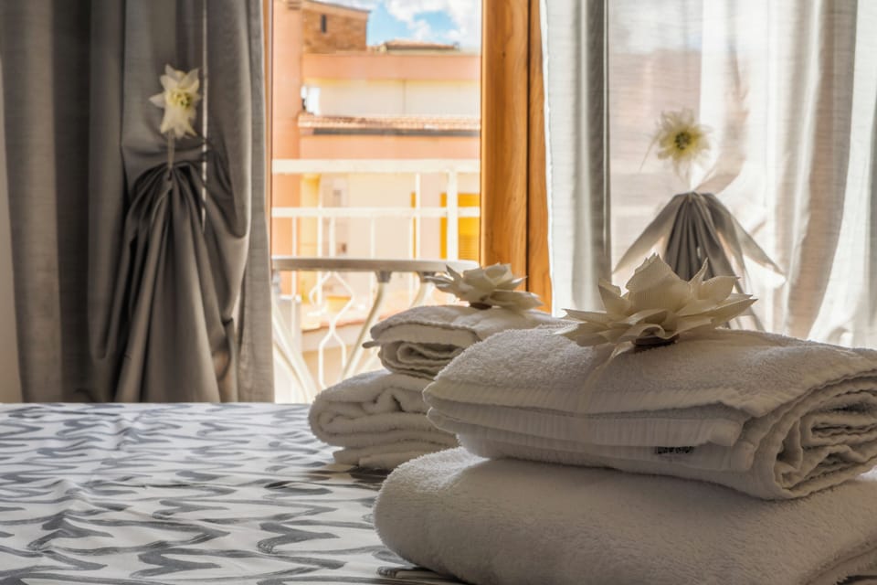 Comfort Double Room (Stanza del Vento) | Desk, laptop workspace, soundproofing, WiFi (free)