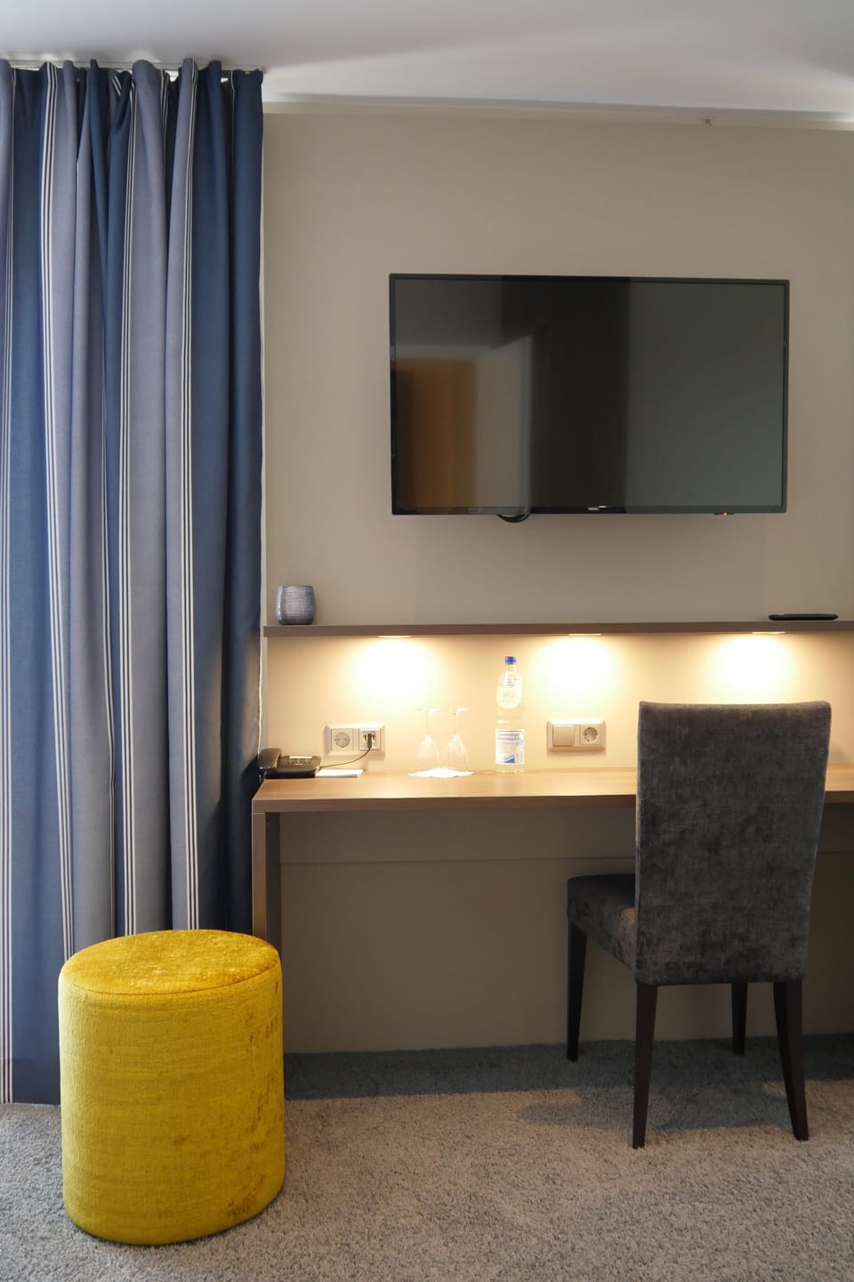 Junior Suite | Hypo-allergenic bedding available, minibar, in-room safe, desk