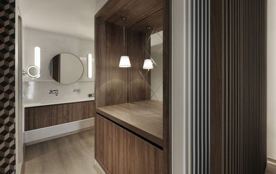 Deluxe Suite, 1 King Bed with Sofa bed | Bathroom sink