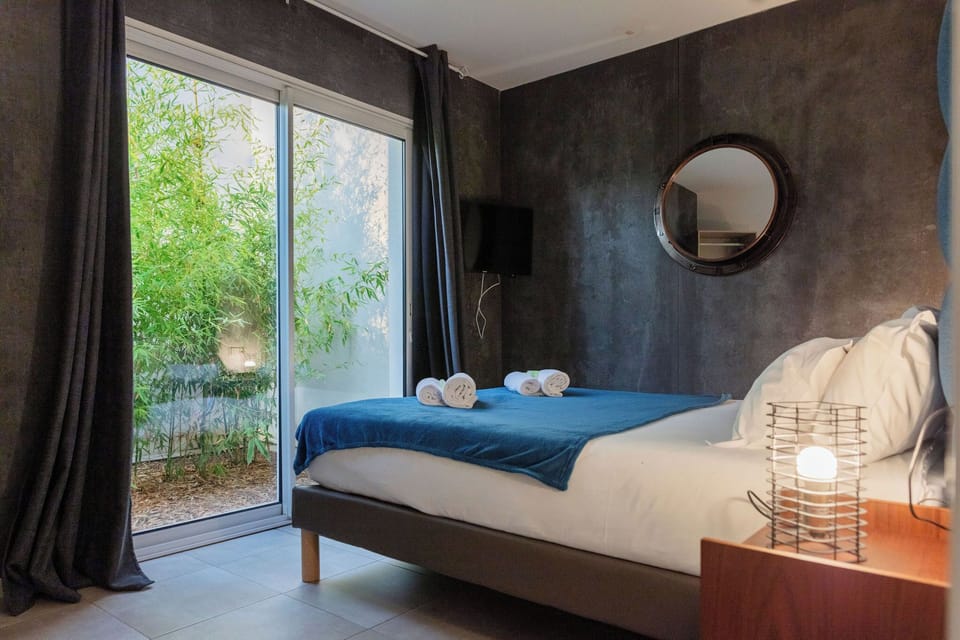 Deluxe Suite, 2 Bedrooms | Minibar, in-room safe, individually decorated, individually furnished