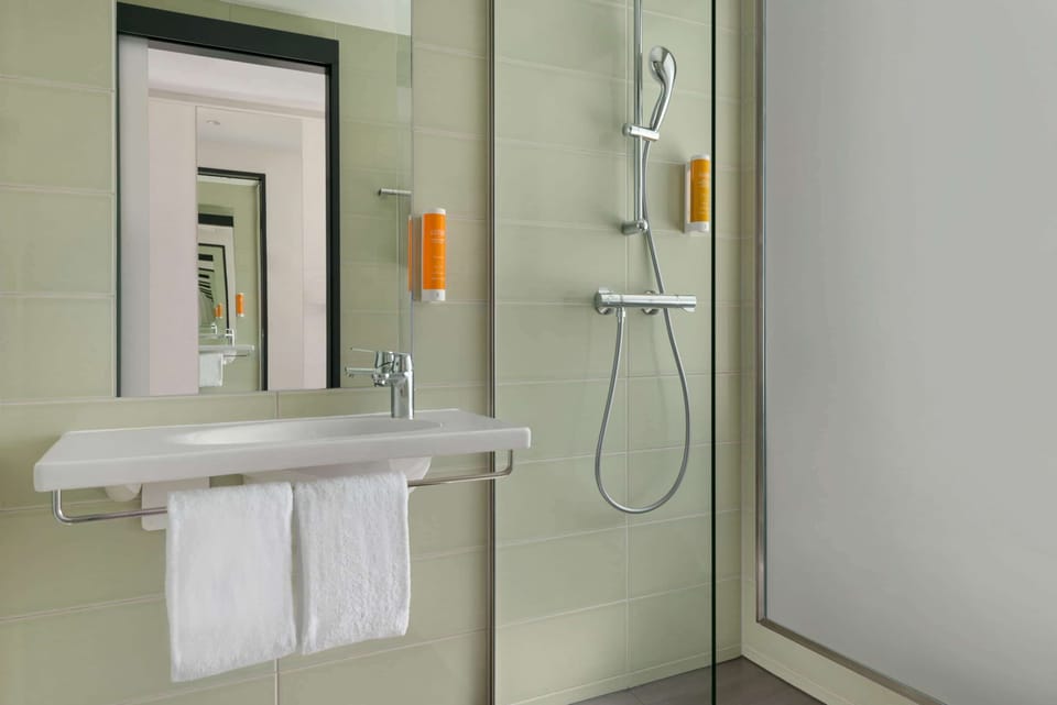Shower, hair dryer, heated floors, towels