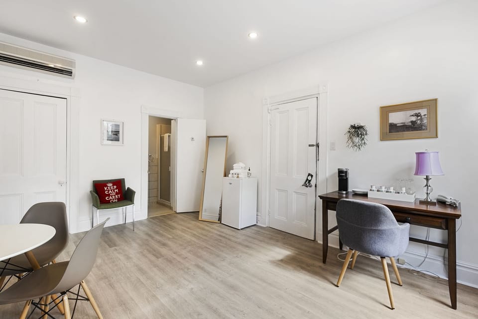 Economy Quadruple Room | Bathroom | Free toiletries, hair dryer, towels, soap