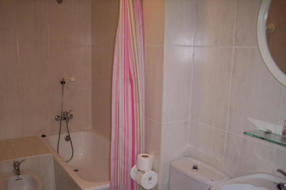 Free toiletries, bidet, towels