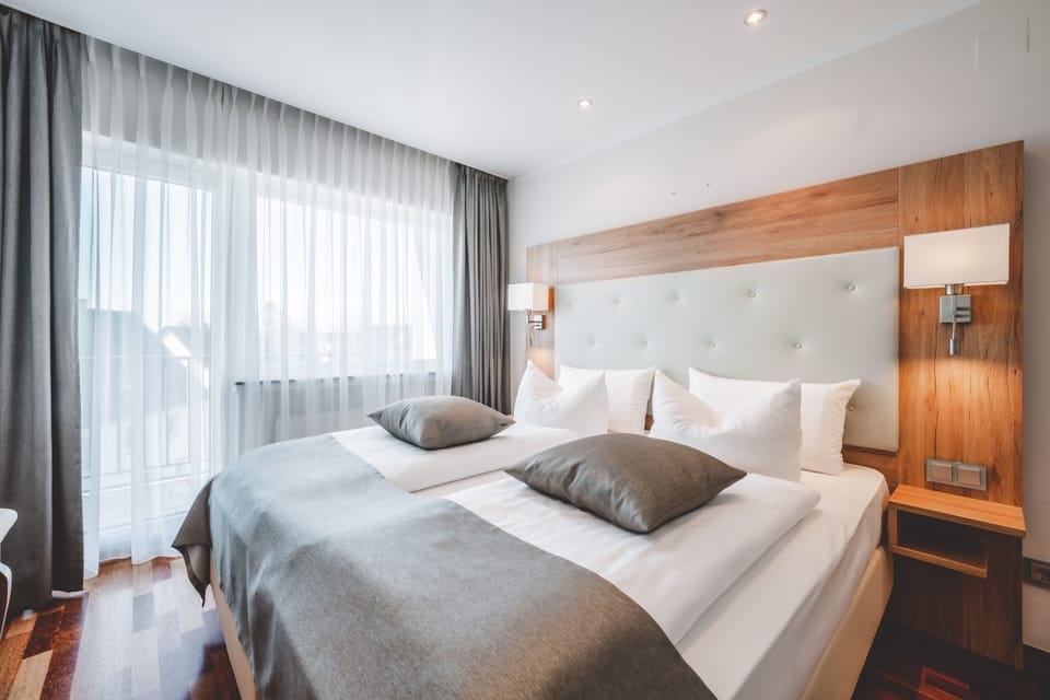 Apartment | Hypo-allergenic bedding available, in-room safe, desk, WiFi (free)