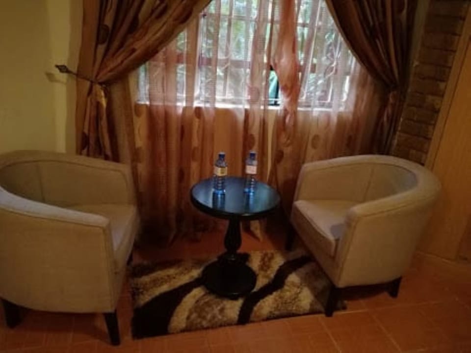 Deluxe Apartment | Individually decorated, individually furnished, desk, laptop workspace