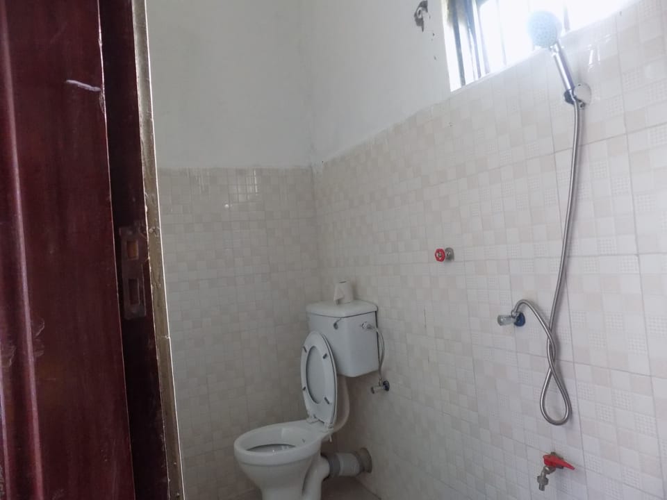 Shower, free toiletries, towels, soap