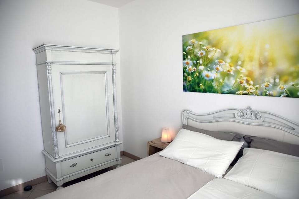 Panoramic Room | Frette Italian sheets, premium bedding, down comforters, pillowtop beds
