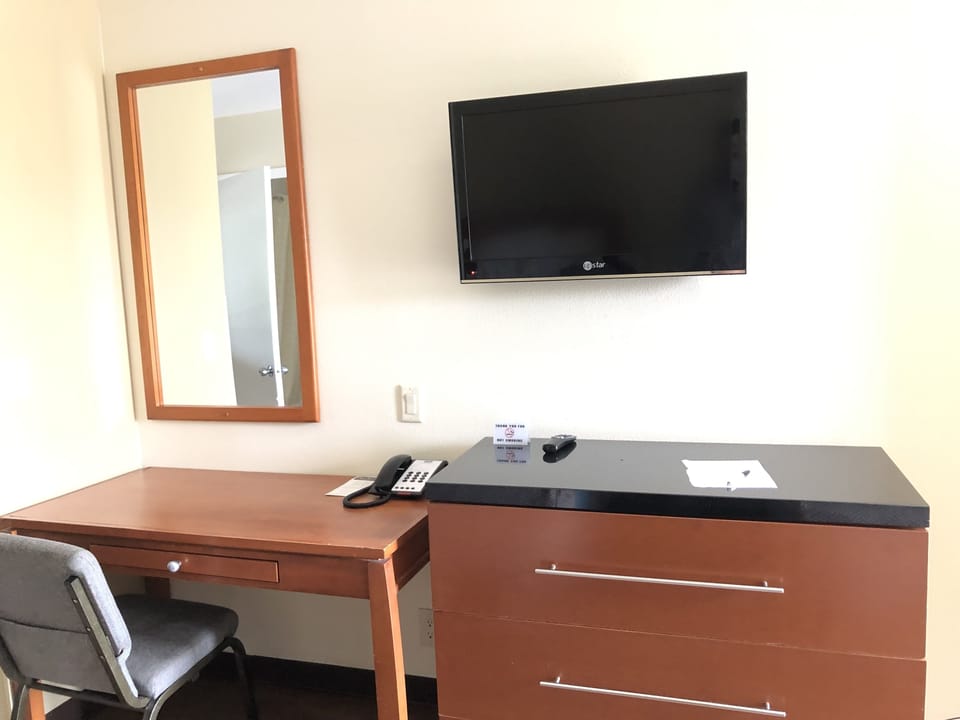 2 Queen Beds Studio | Desk, WiFi (free), bed sheets