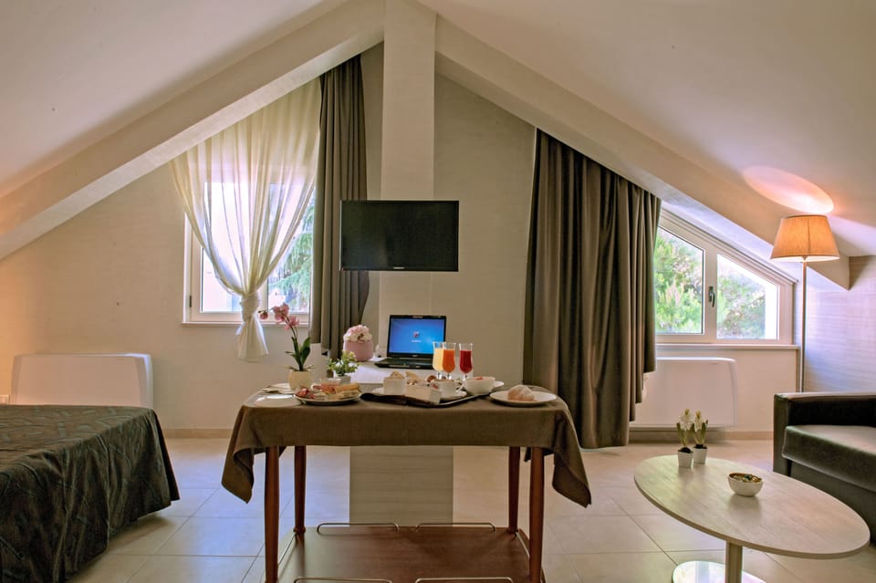 Room service - dining