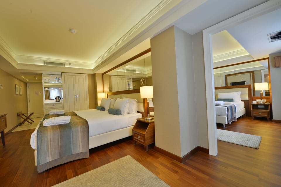 Family Room | Premium bedding, minibar, in-room safe, desk