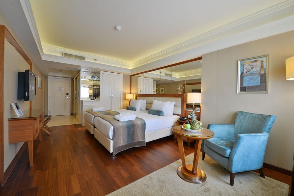 Family Room | Premium bedding, minibar, in-room safe, desk