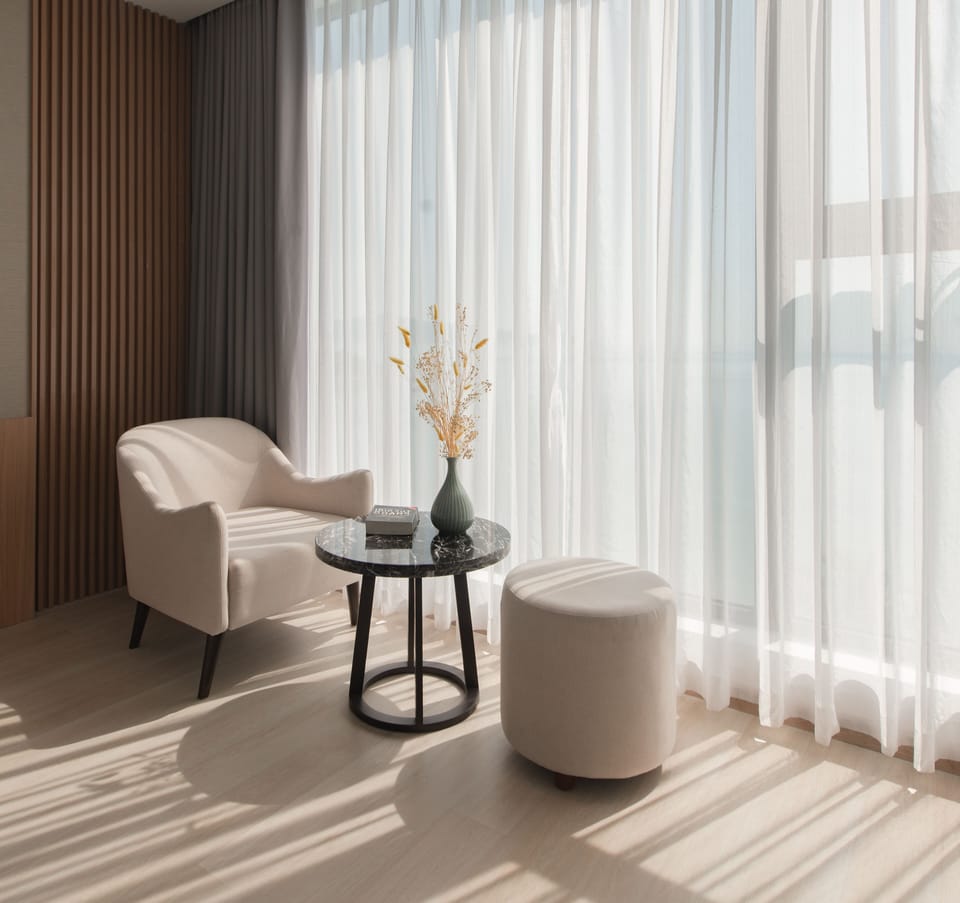 Deluxe Twin Room, Ocean View | Hypo-allergenic bedding, minibar, in-room safe, individually furnished