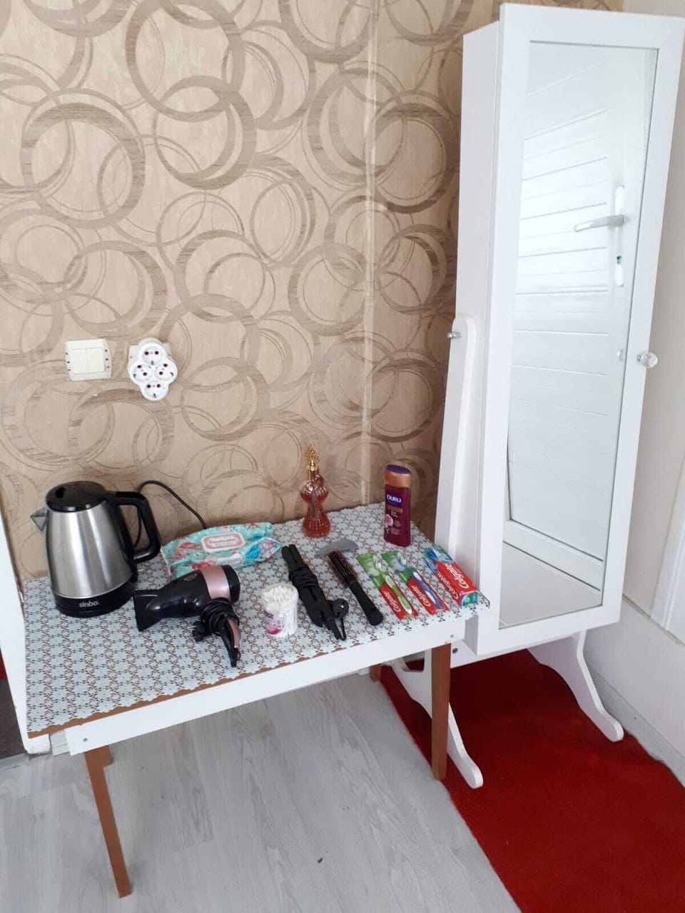 Soundproofing, free WiFi, bed sheets