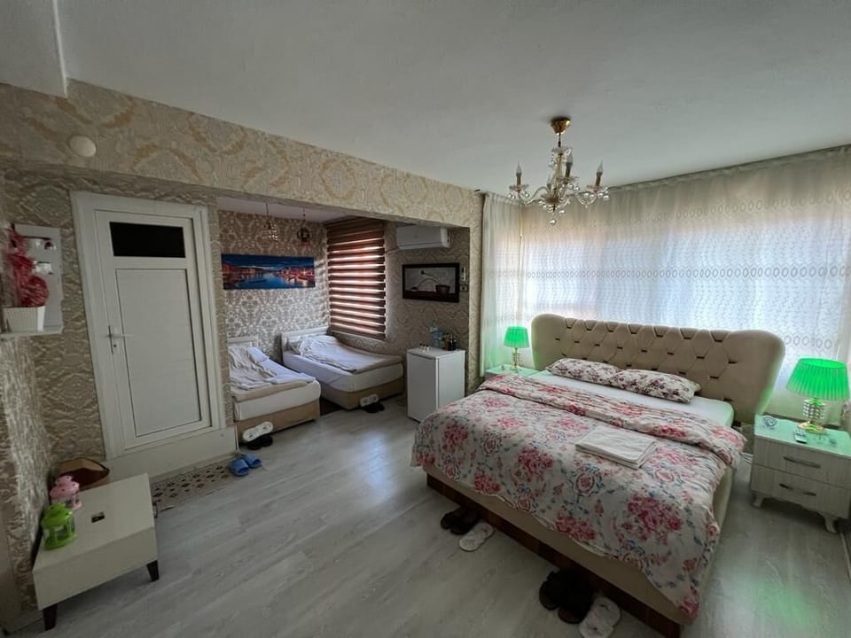 Private Family Room | Soundproofing, free WiFi, bed sheets