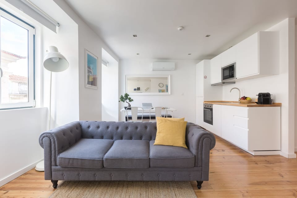 City Studio (Tin Artist Atelier) | Living room | 42-inch Smart TV with cable channels, TV, Netflix