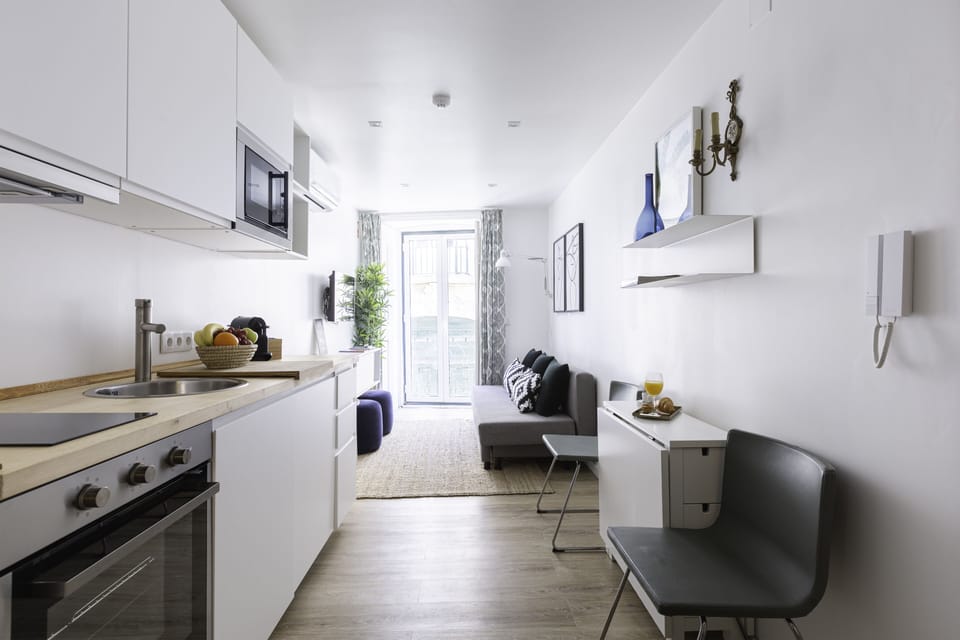 City Studio (Zinc Artist Atelier) | Private kitchenette | Full-size fridge, microwave, oven, stovetop