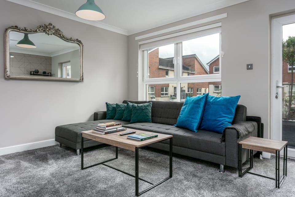 Classic Apartment, 2 Bedrooms, Non Smoking | Living area | Flat-screen TV