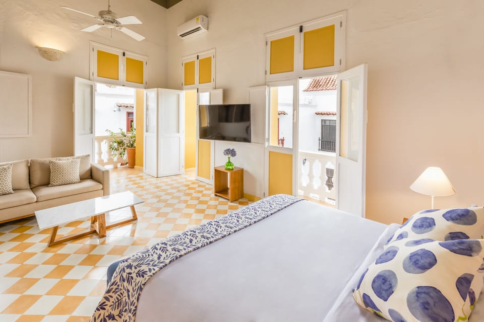 Junior Suite (San Pedro) | In-room safe, free WiFi, bed sheets