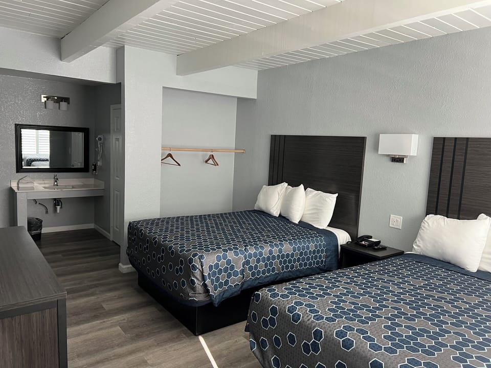 Two Queen Beds - Second Floor | Free WiFi, bed sheets