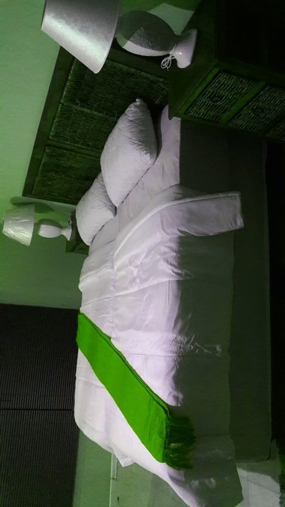 Deluxe Room | Iron/ironing board, bed sheets