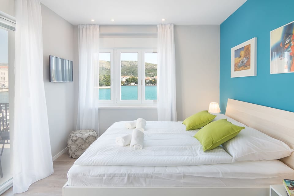 Deluxe Double Room, Balcony, Sea View | In-room safe, soundproofing, free WiFi, bed sheets